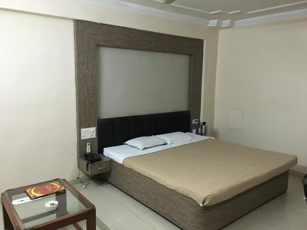 โรงแรม แกรนด์ อาร์จัน Raipur  ภายนอก รูปภาพ