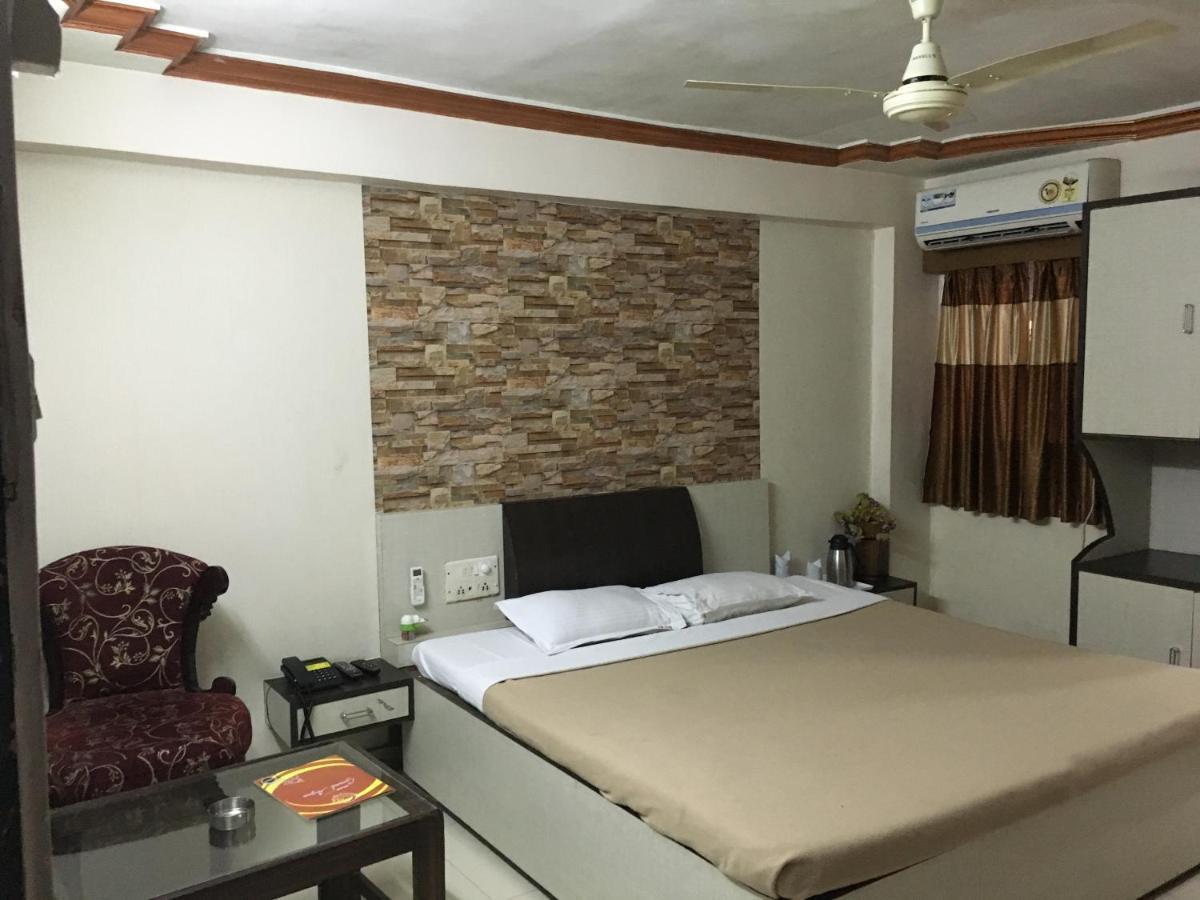 โรงแรม แกรนด์ อาร์จัน Raipur  ภายนอก รูปภาพ