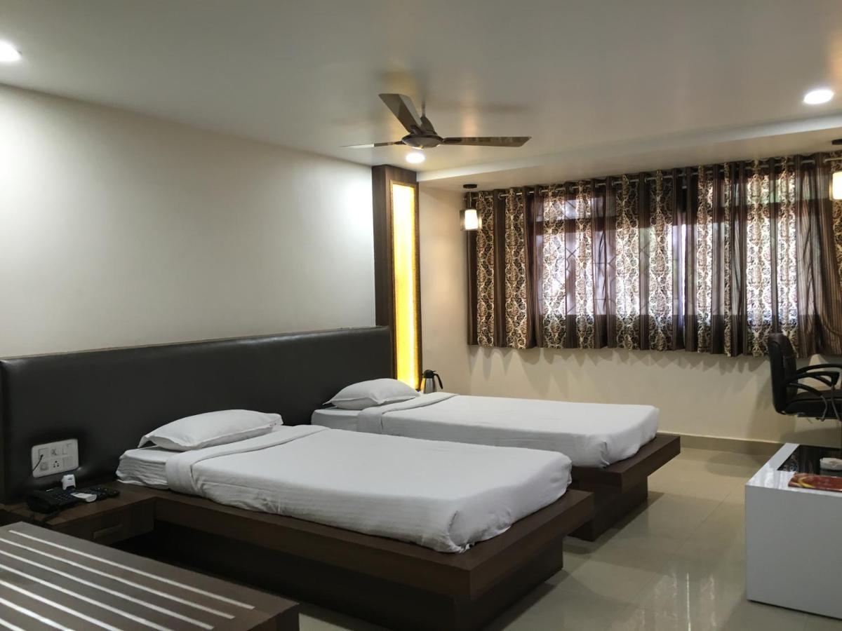โรงแรม แกรนด์ อาร์จัน Raipur  ภายนอก รูปภาพ