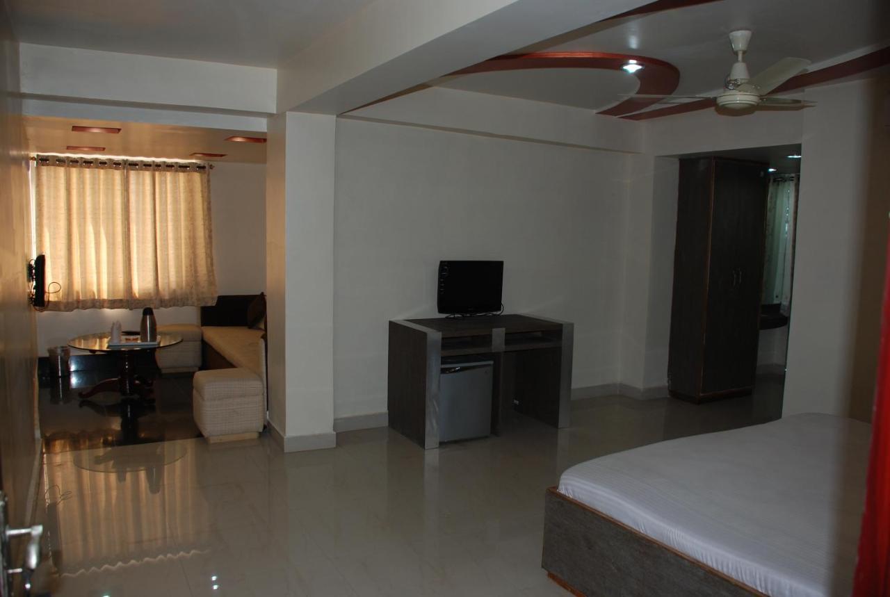 โรงแรม แกรนด์ อาร์จัน Raipur  ภายนอก รูปภาพ