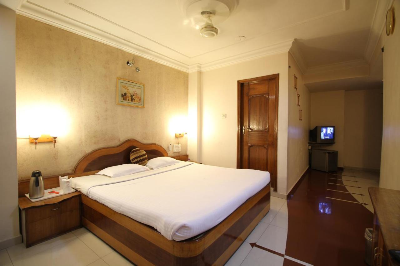 โรงแรม แกรนด์ อาร์จัน Raipur  ภายนอก รูปภาพ