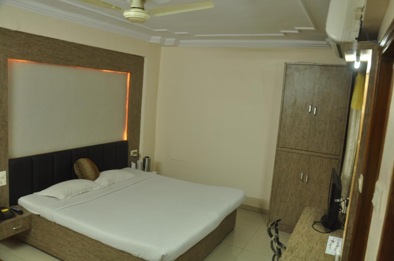 โรงแรม แกรนด์ อาร์จัน Raipur  ภายนอก รูปภาพ