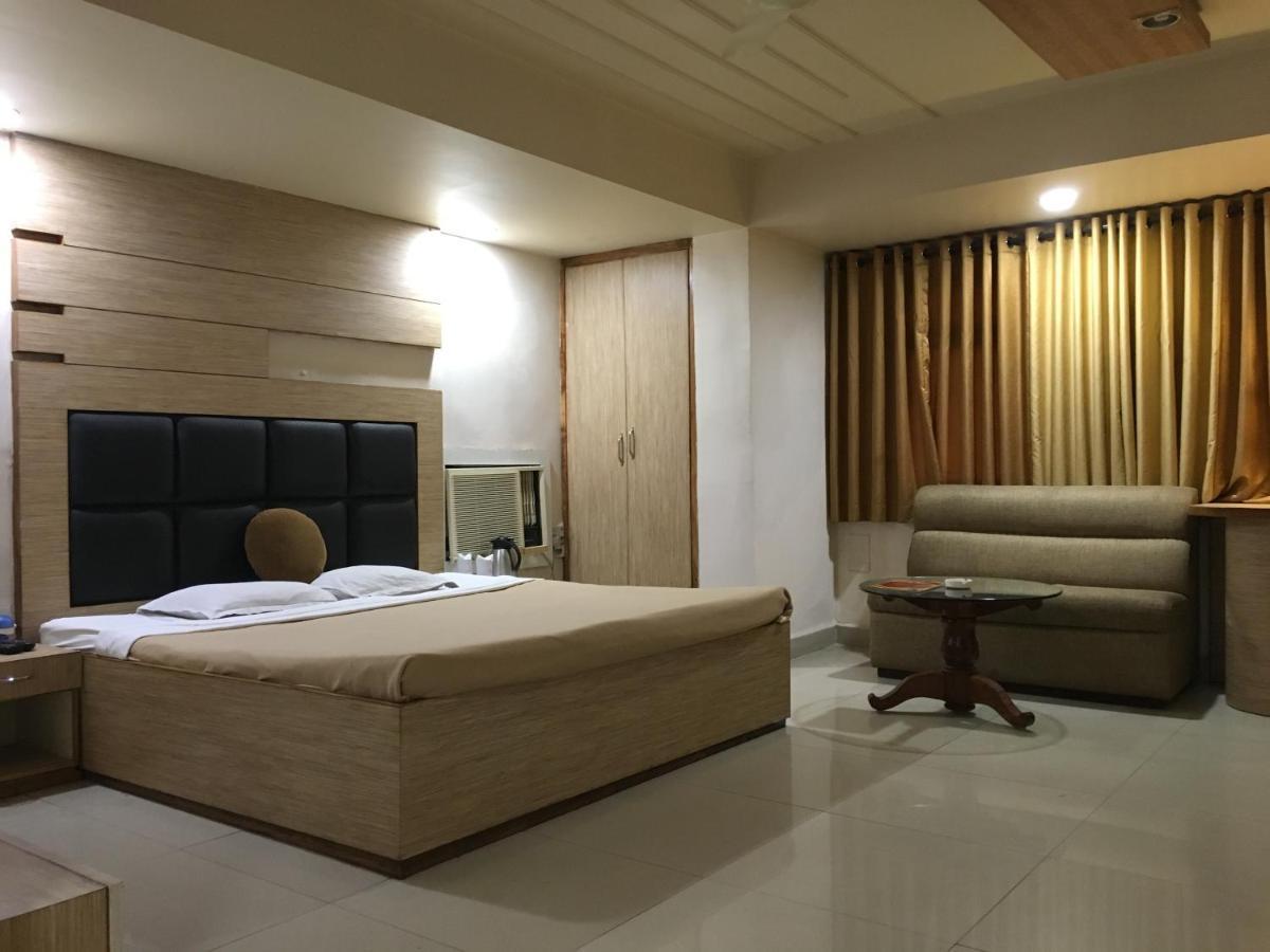 โรงแรม แกรนด์ อาร์จัน Raipur  ภายนอก รูปภาพ