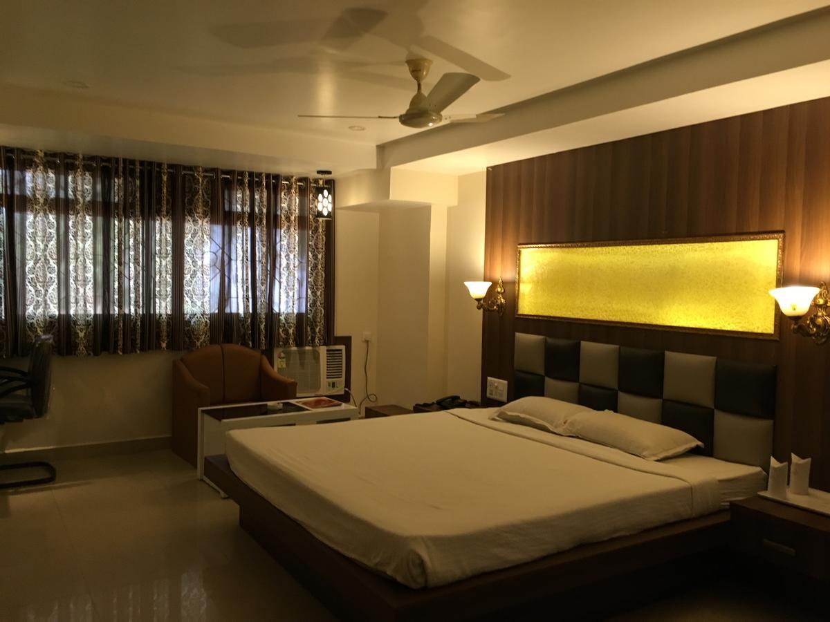 โรงแรม แกรนด์ อาร์จัน Raipur  ภายนอก รูปภาพ