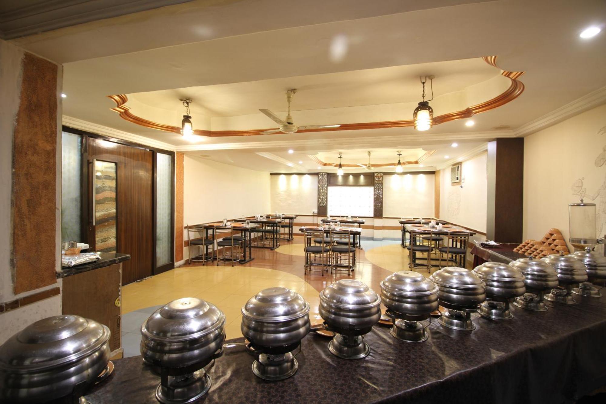 โรงแรม แกรนด์ อาร์จัน Raipur  ภายนอก รูปภาพ