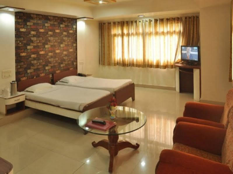 โรงแรม แกรนด์ อาร์จัน Raipur  ภายนอก รูปภาพ